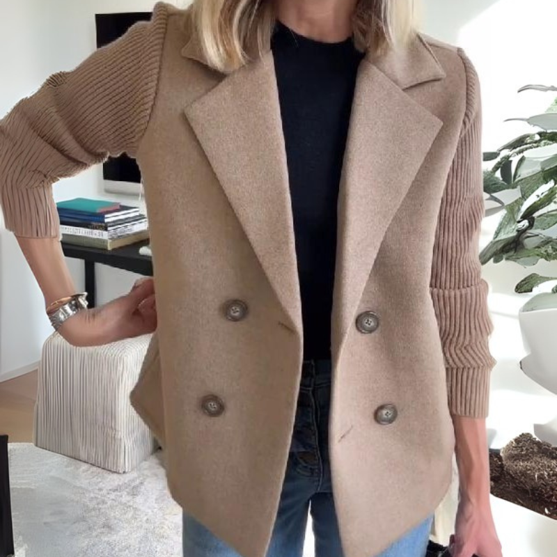 Viola - Lightweight Blazer in Structured Fabric