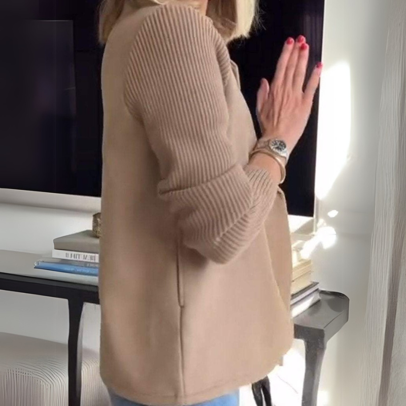 Viola - Lightweight Blazer in Structured Fabric