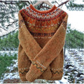 Umbria – Warm sweater with classic winter details