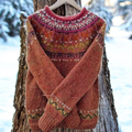 Delyth – Warm Sweater with Round Pattern on the Shoulders